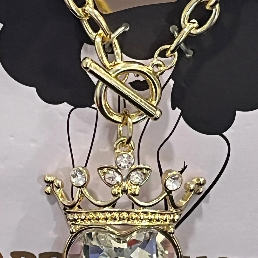 NWT Gold Tone Queen Crown Heart Pendant Toggle Necklace